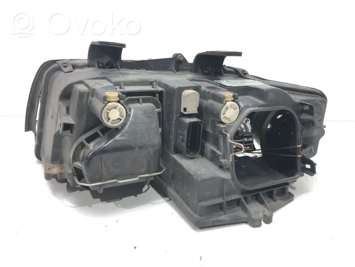 Audi A4 S4 B6 8E 8H Lampa przednia 8E0941004F