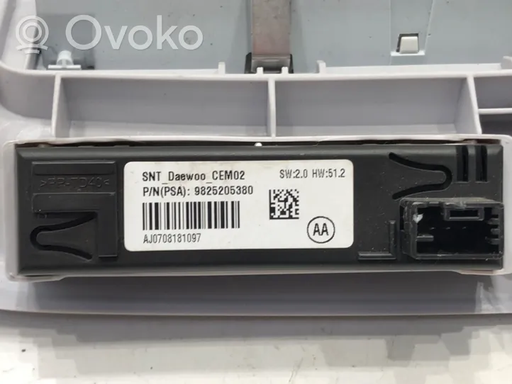 Opel Crossland X Panel oświetlenia wnętrza kabiny 9825205380