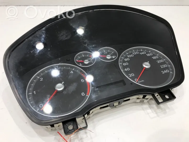 Ford Focus Speedometer (instrument cluster) 7M5T-10849-GB