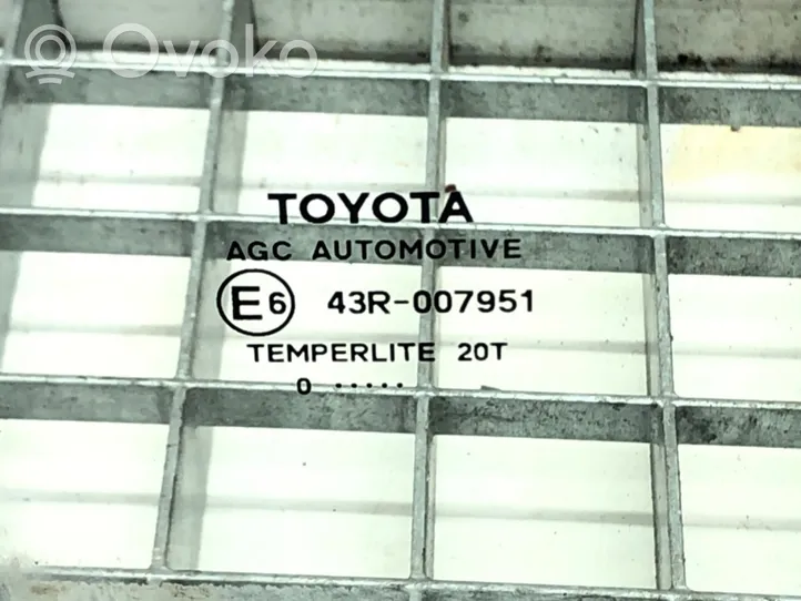 Toyota Yaris Vitre de fenêtre porte avant (4 portes) 