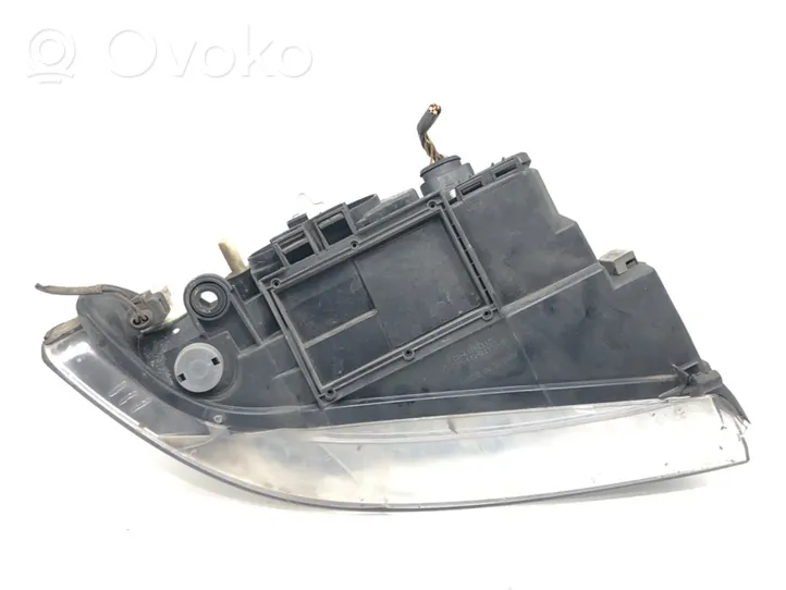 Audi A4 S4 B5 8D Lampa przednia 