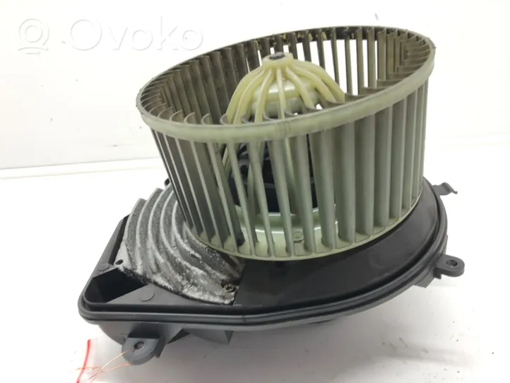 Volkswagen PASSAT B5.5 Ventola riscaldamento/ventilatore abitacolo 8D1820021