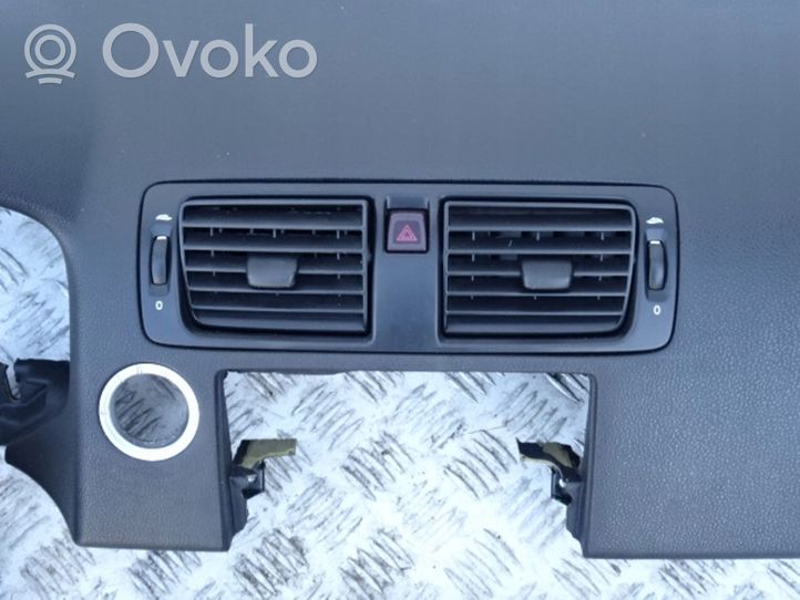 Volvo V50 Oro pagalvių komplektas su panele 