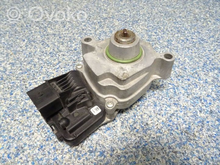 BMW 5 F10 F11 Pavarų dėžės reduktoriaus (razdatkės) varikliukas 8643153