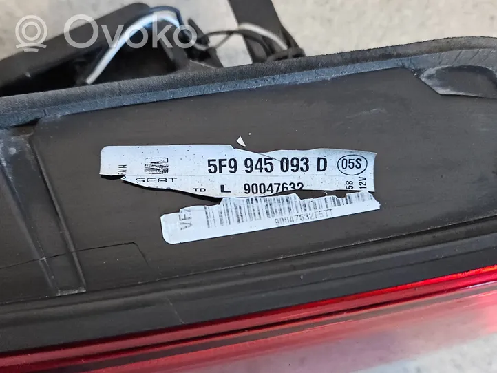 Seat Leon (5F) Lampy tylnej klapy bagażnika 5F9945093D