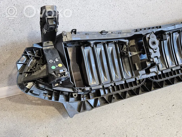 BMW 8 G15 Maskownica / Grill / Atrapa górna chłodnicy 9465521