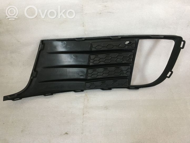 Volkswagen Jetta VI Priešrūkinio žibinto apdaila/ grotelės 5C6853666B