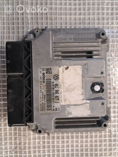 Volkswagen Jetta VI Calculateur moteur ECU 06J906027J