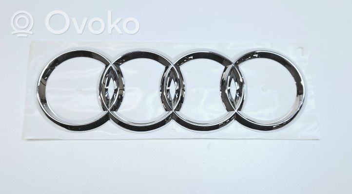 Audi TT TTS RS Mk3 8S Mostrina con logo/emblema della casa automobilistica 8E0853742