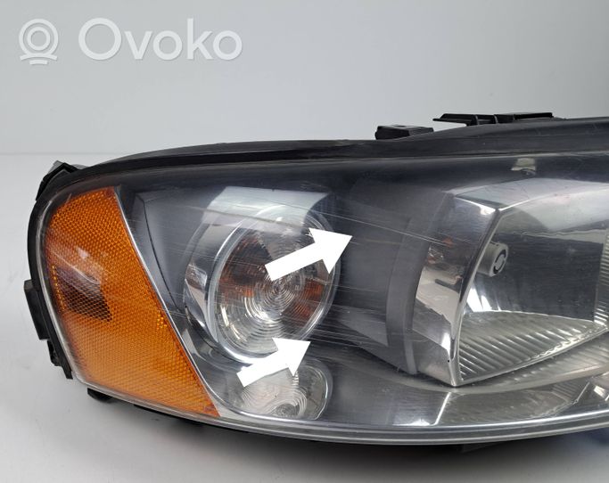 Volvo XC70 Lampa przednia 30698836