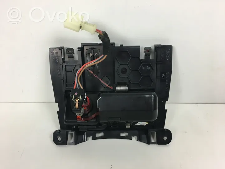 Audi A4 S4 B8 8K Peleninė panelėje 8K0857951