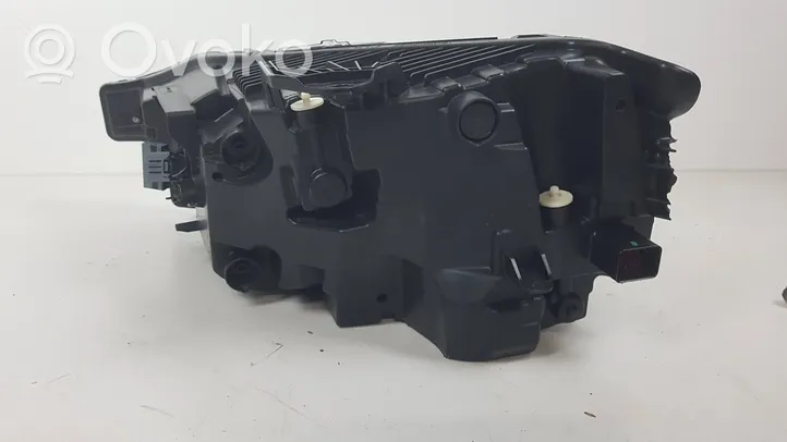 Volvo XC60 Lampa przednia 31656559