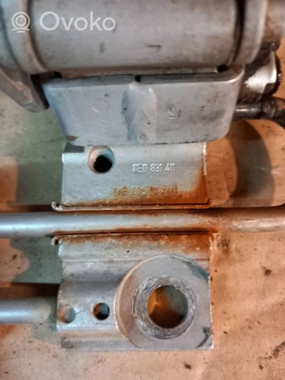 Audi A4 S4 B6 8E 8H Charnière inférieure de porte avant 8E0831411