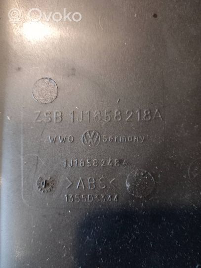 Volkswagen Bora Boczny element deski rozdzielczej 1J1858218A