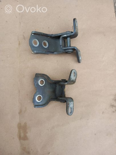 Toyota Avensis T250 Set di cerniere portiera anteriore 