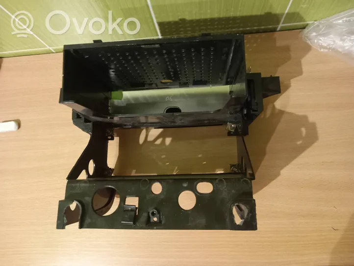 Audi TT Mk1 Konsola środkowa / Radio / GPS 8N0863243C