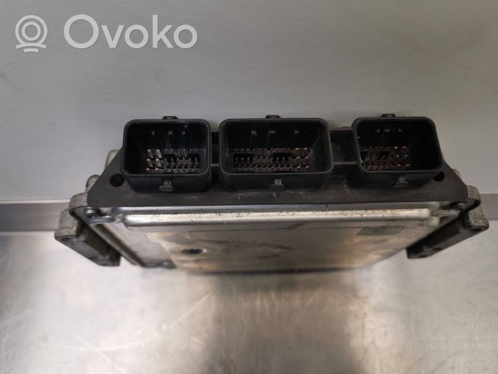 Renault Trafic II (X83) Calculateur moteur ECU 0281011890