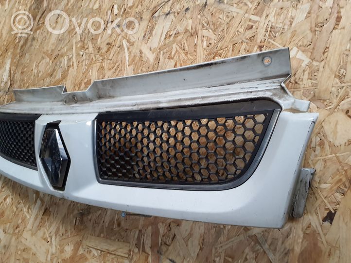 Renault Trafic II (X83) Grille calandre supérieure de pare-chocs avant 