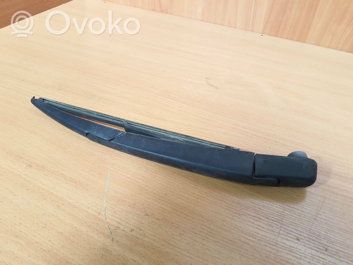 Renault Captur Rear wiper blade arm 