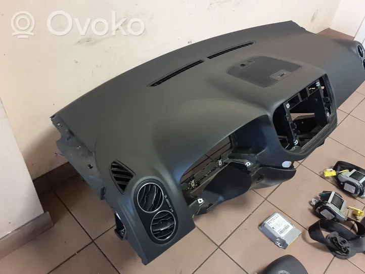 Volkswagen Golf Plus Drošības spilvenu komplekts ar paneli 5M1858296