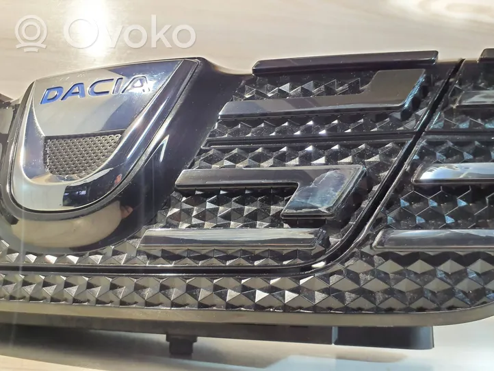 Dacia Spring Griglia superiore del radiatore paraurti anteriore 623105273R