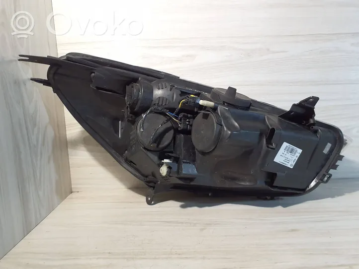 Renault Clio IV Lampa przednia 260601475R