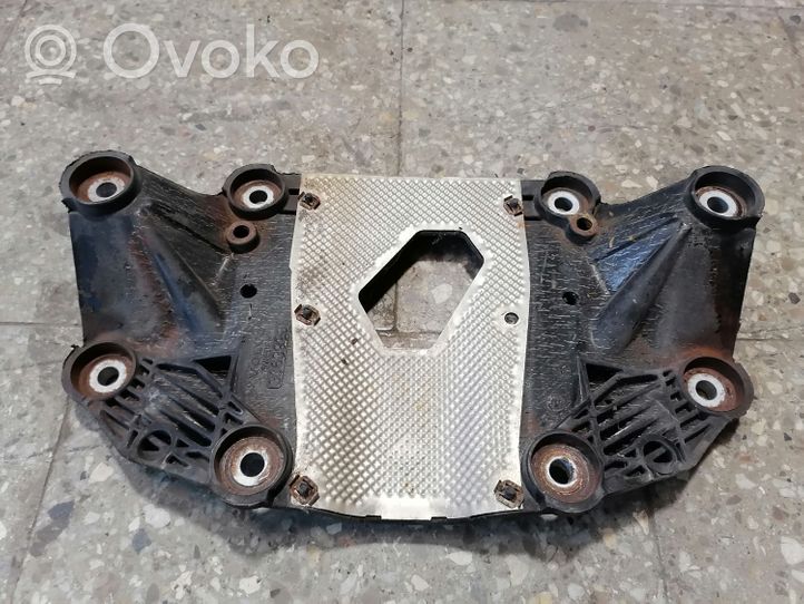 Volvo XC70 Rear differential/diff mount bracket 30639931