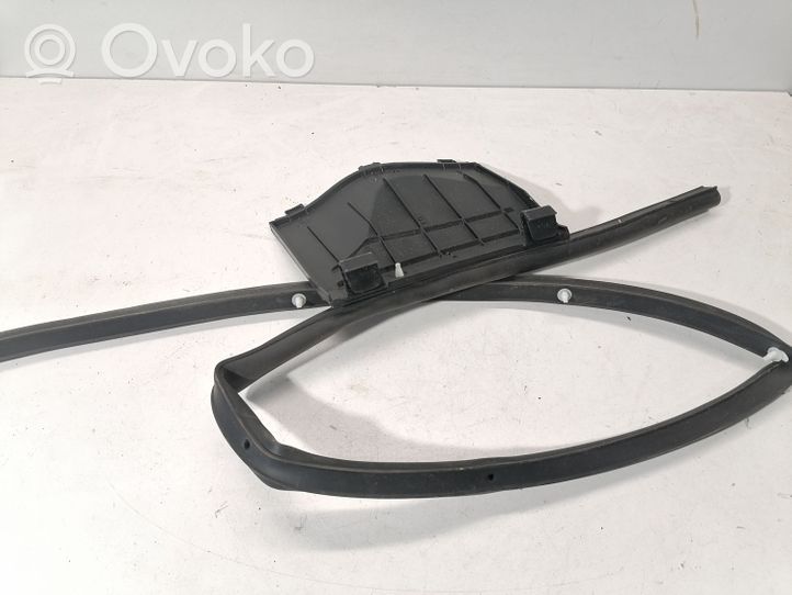 Toyota Avensis T270 Kita variklio skyriaus detalė 578305040