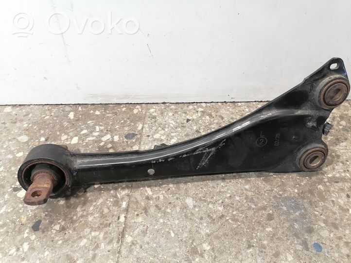 Toyota Avensis T270 Triangle bras de suspension supérieur arrière 02735