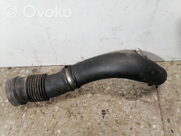 Volvo V70 Turboahtimen ilmanoton letku 30714480