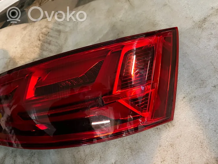 Audi Q7 4M Lampa tylna 4M0945094