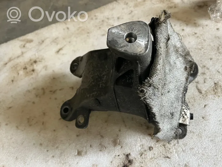 Audi A4 S4 B8 8K Łapa / Mocowanie silnika 8K0199388