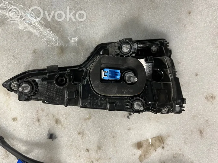 Audi A4 S4 B9 Takaluukun takavalot 8W5945094AB