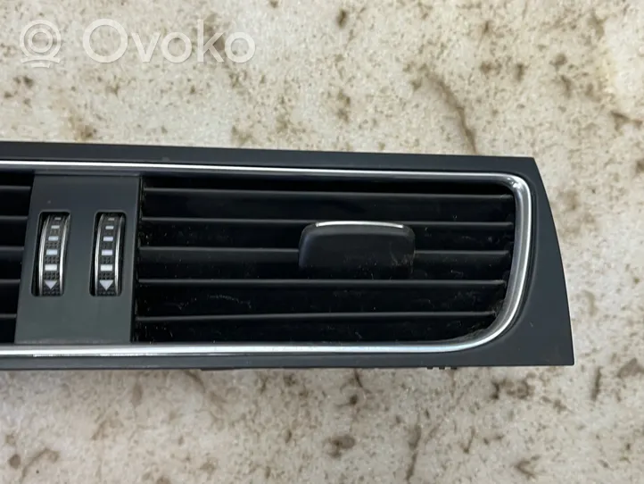 Audi A5 8T 8F Garniture, panneau de grille d'aération 8T1820951E