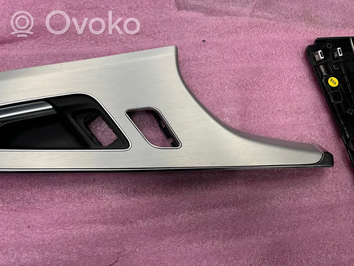 Audi Q7 4M Altro elemento di rivestimento della portiera anteriore 4M8867440