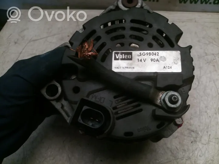 Volkswagen PASSAT Alternator 437340