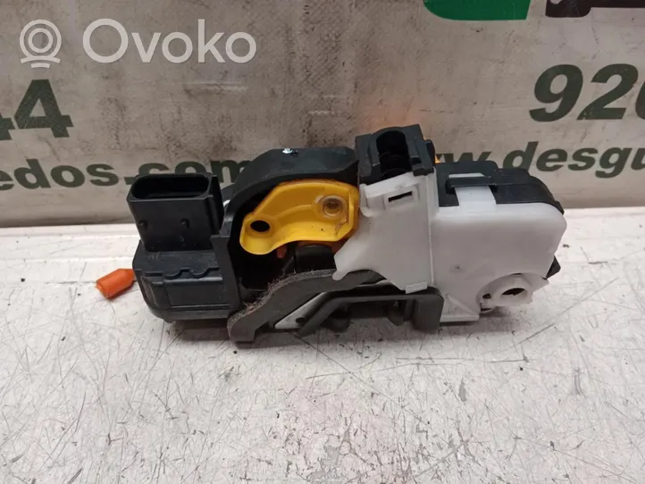 Opel Zafira C Cerradura de puerta delantera 13579522