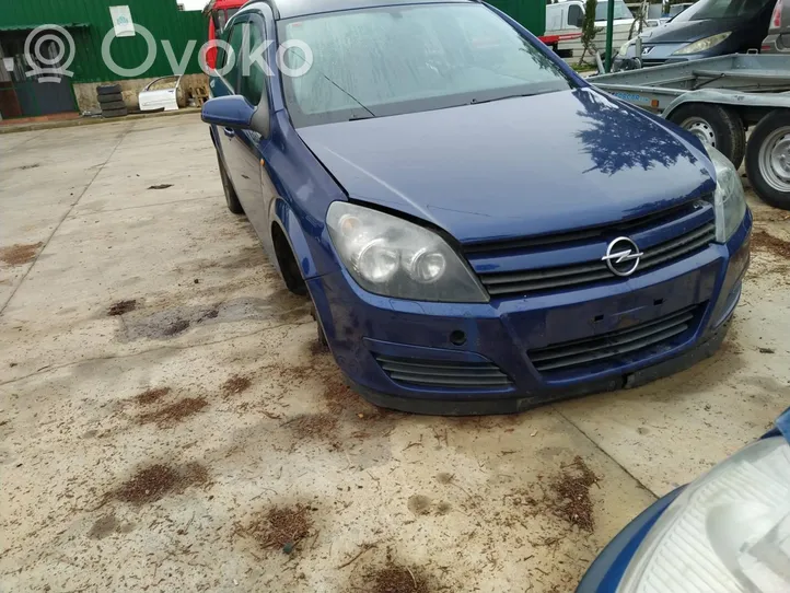 Opel Astra H Etulokasuojan reuna 