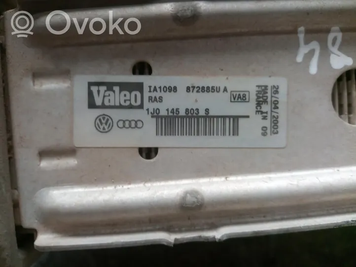 Volkswagen Golf V Chłodnica powietrza doładowującego / Intercooler 1J0145803S