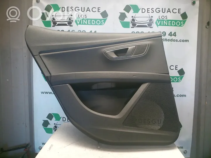 Seat Leon (5F) Takaoven verhoilu 