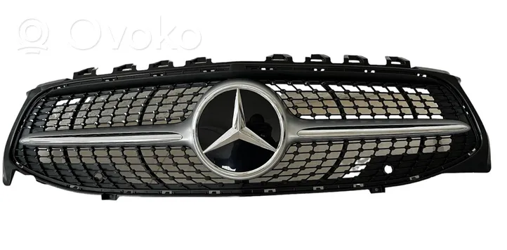 Mercedes-Benz CLA C118 X118 Etupuskurin ylempi jäähdytinsäleikkö A1188880000