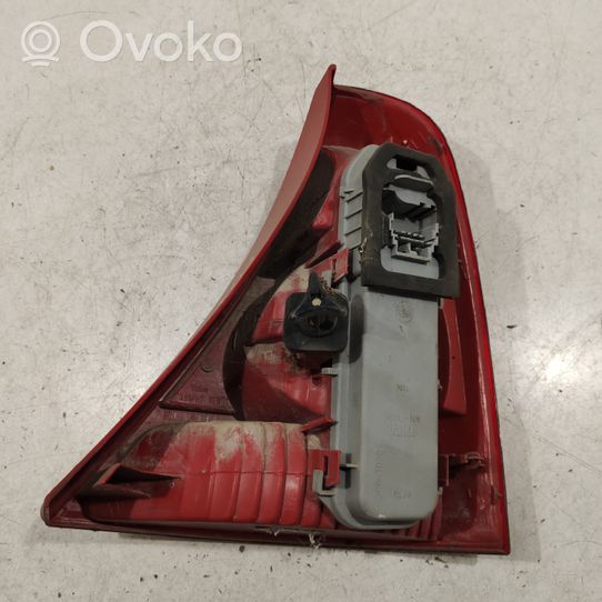 Renault Clio II Luci posteriori 8200071413