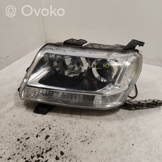 Suzuki Grand Vitara II Lampa przednia 10059088