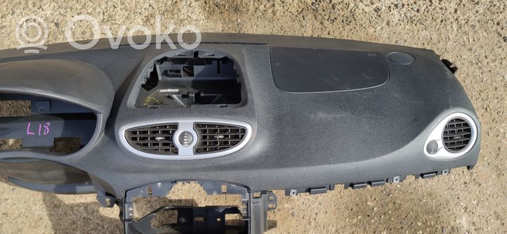 Renault Clio III Dashboard 8200836949