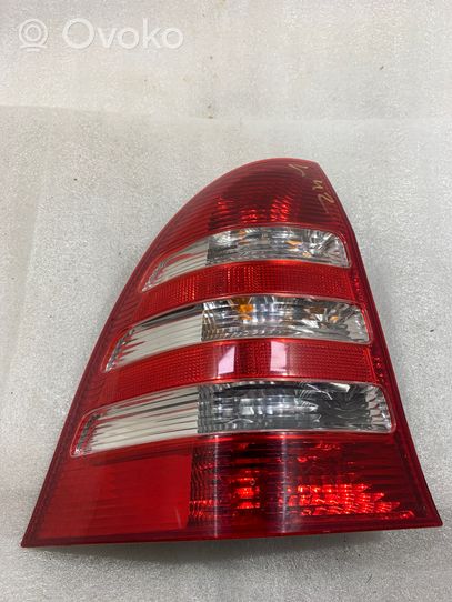 Mercedes-Benz C W203 Lampa tylna UL03313L