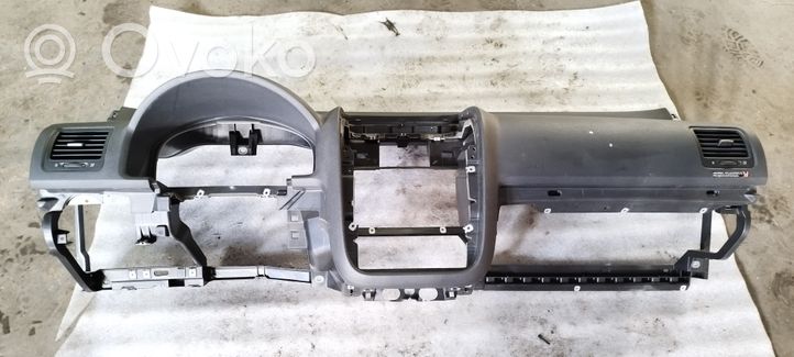 Volkswagen Golf V Dashboard 1K1857091