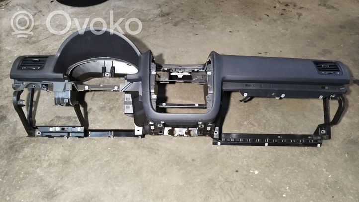 Volkswagen Golf V Dashboard 1K1857003