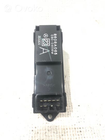 Mitsubishi Lancer X Interruttore di controllo dell’alzacristalli elettrico 8608A065