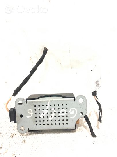 Volkswagen Golf VI Amplificateur d'antenne 5M0035570B