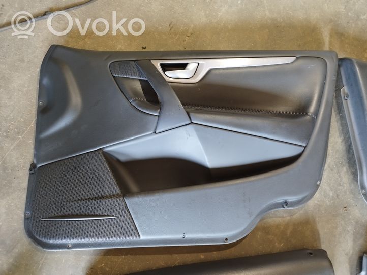 Volvo XC70 Boczki / Tapicerka drzwi / Komplet 